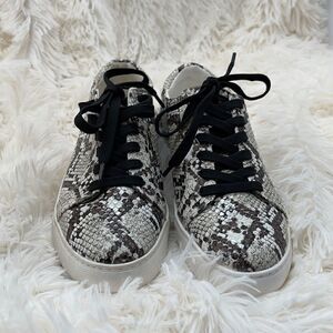 Brand new Kenneth Cole sneakers 5M